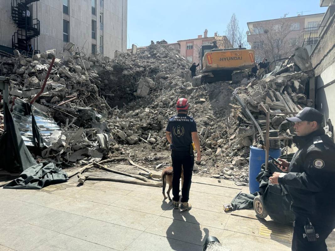 Ankara'da istinat duvarı çöktü. Bir işçi enkaz altında 25